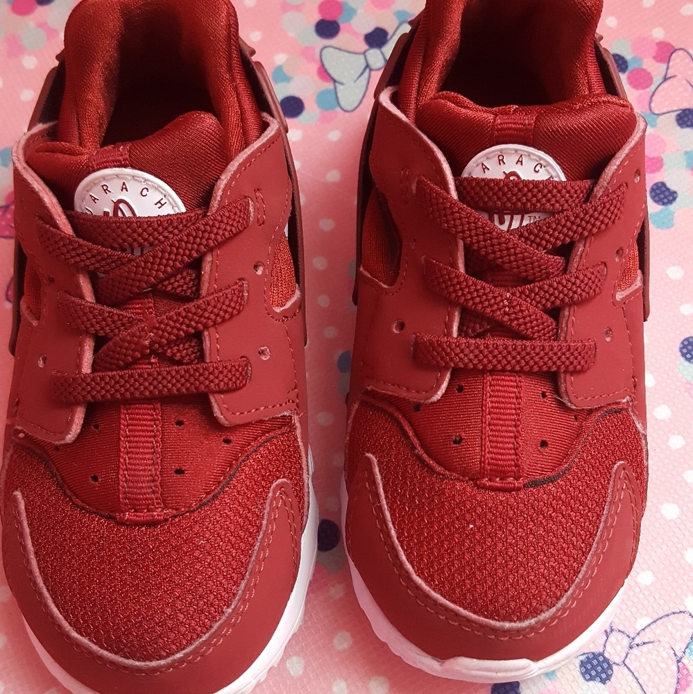 NIKE Toddler wine color huraches